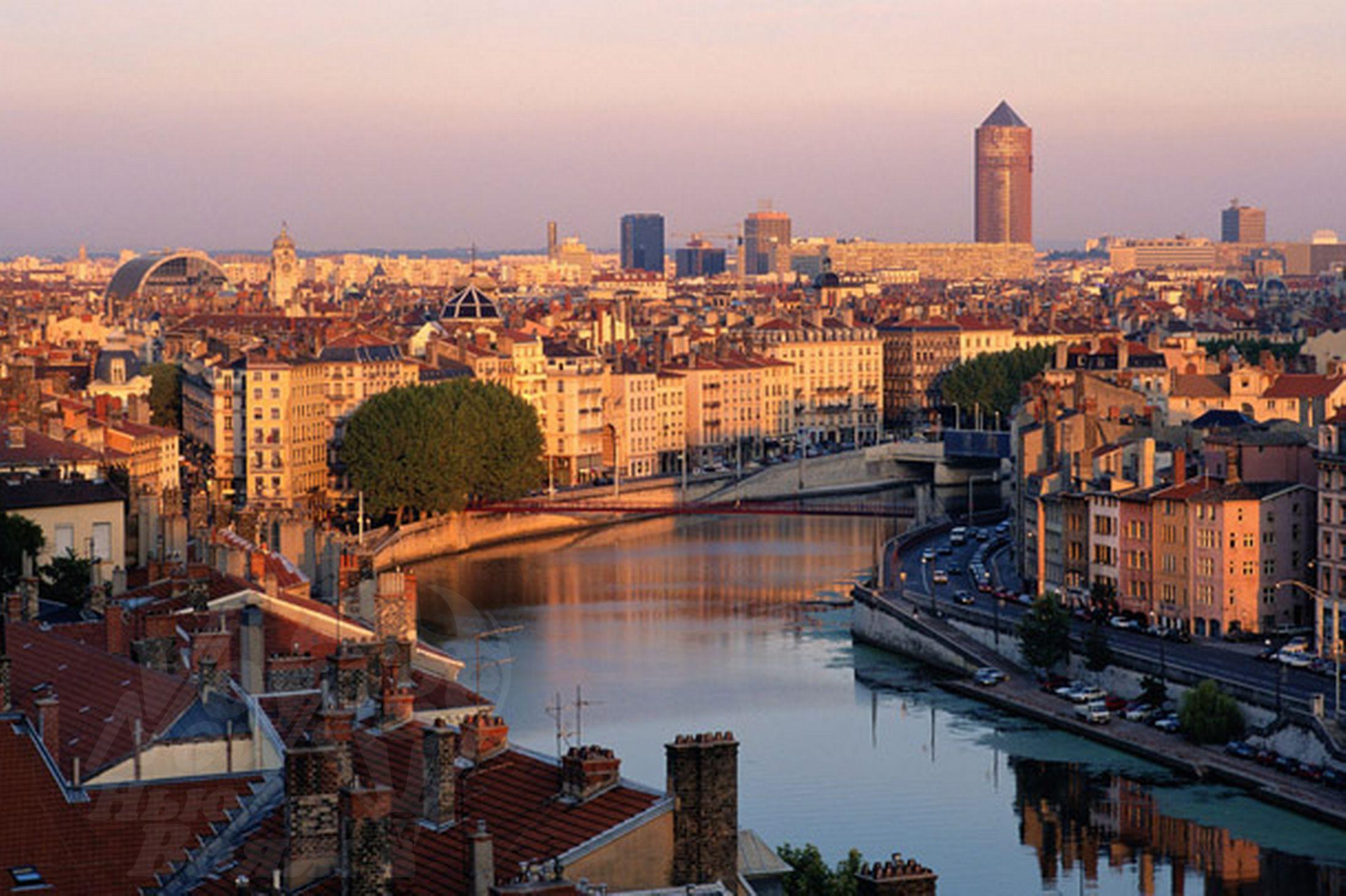 Французские города. Лион, город во Франции. Lyon город во Франции. Леон Франция. Лион Франция регион.